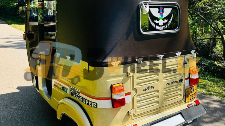 Bajaj Three Wheel FAT-SA-26JA-270022