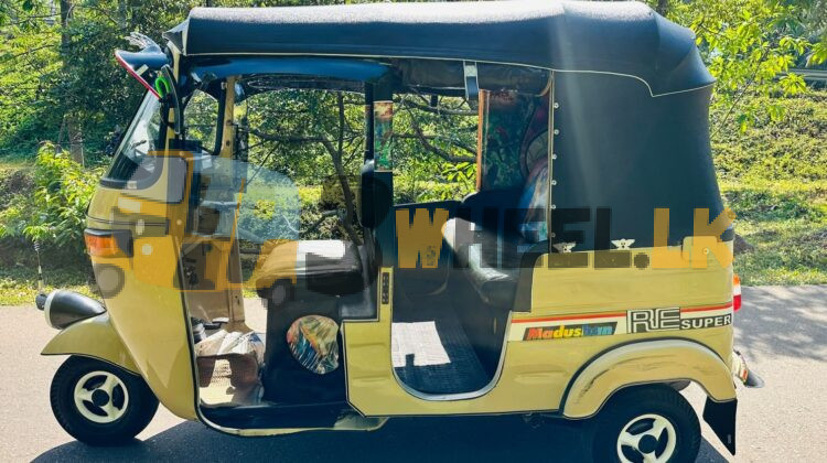 Bajaj Three Wheel FAT-SA-26JA-270022